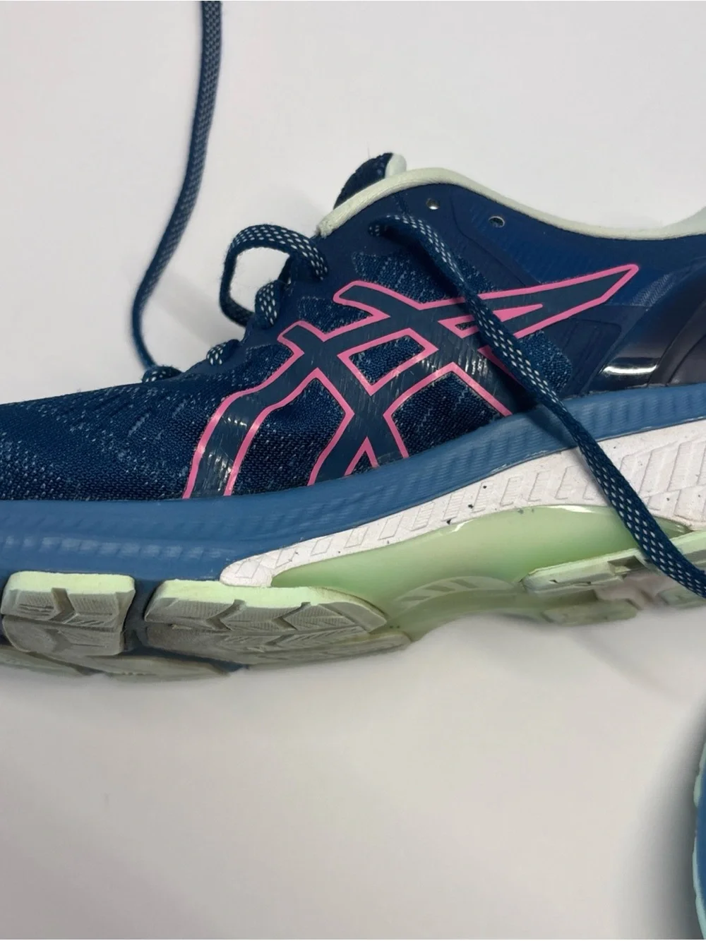 ASICS Gel Kayano 27 Women's blue Running Shoe with Pink Accents size 11